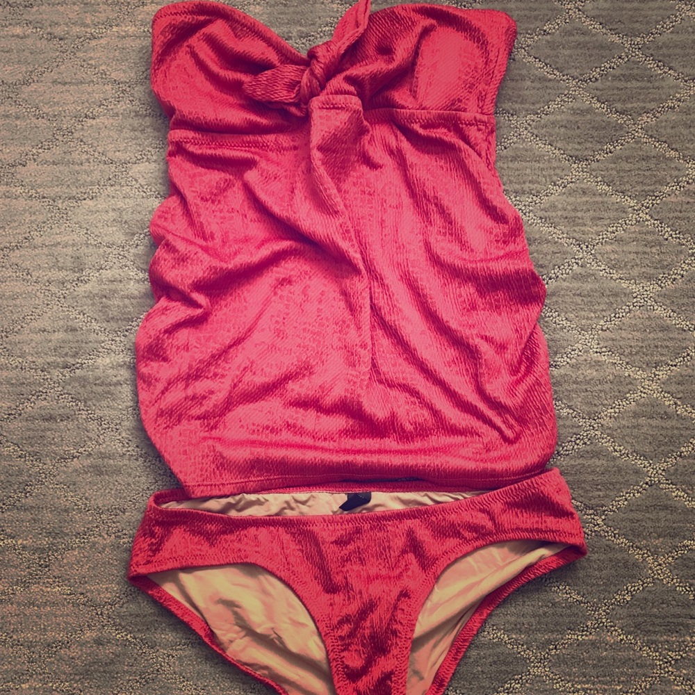 A Pea in the Pod maternity bathing suit